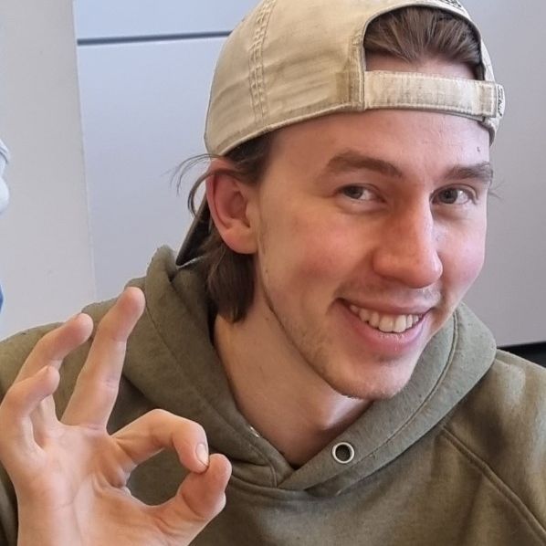 Mann med caps